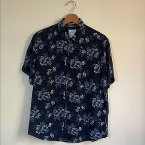 Men’s short sleeved blue floral shirt